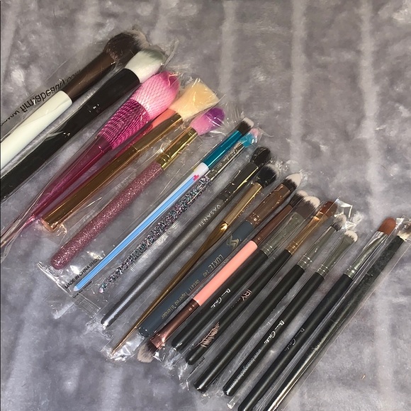 Surprise Mystery Makeup Bag!! - Picture 2 of 8